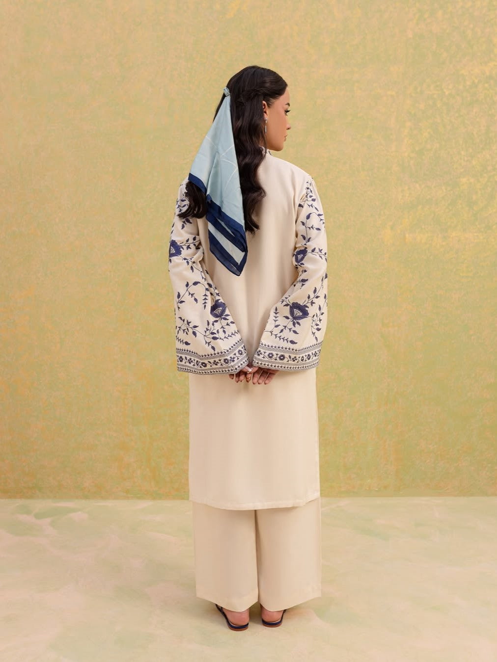 Bluepret – Embroidered 2-Piece Arabic Lawn Set