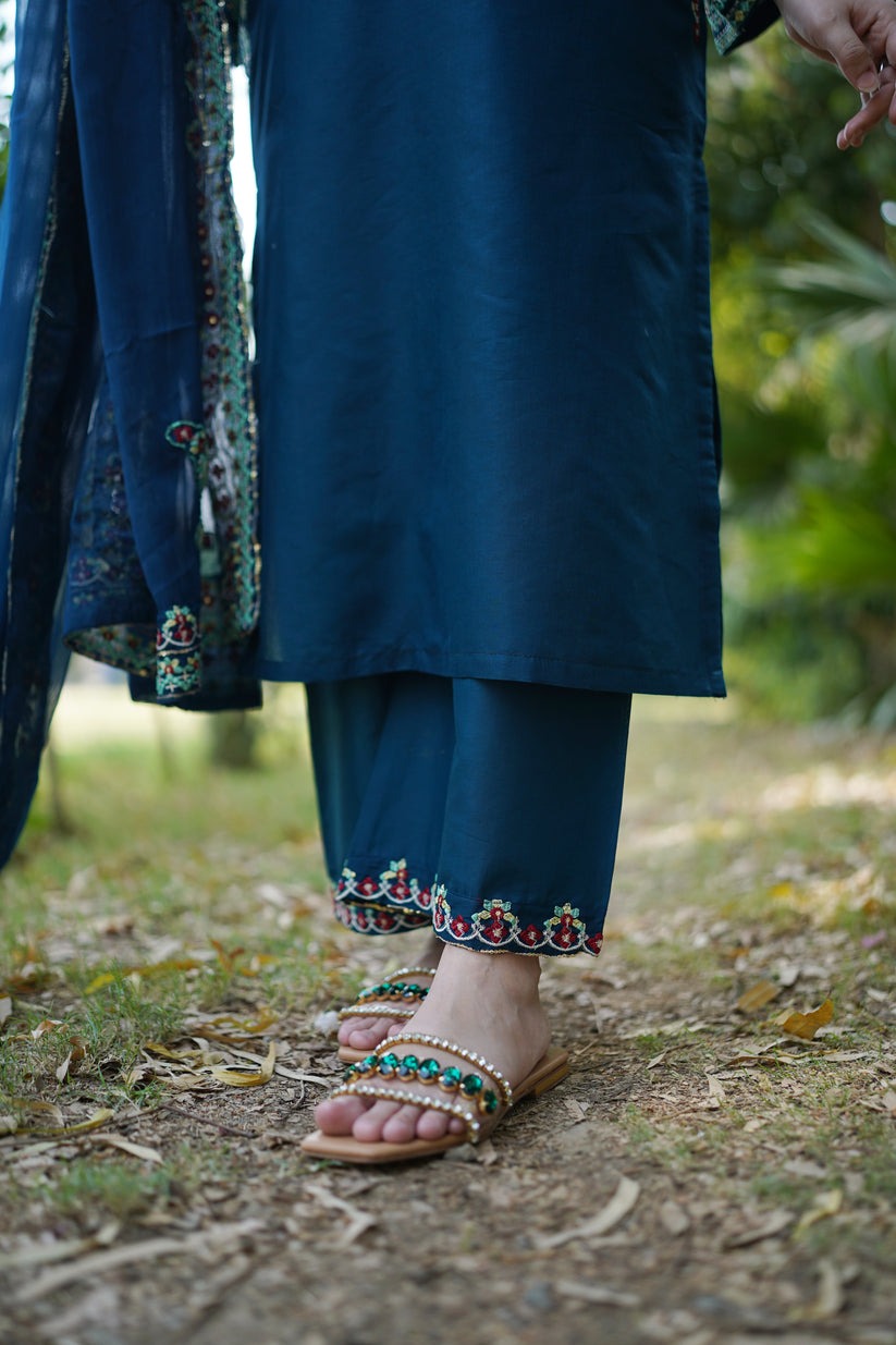 Mashal – Embroidered Lawn 3-Piece Set with Chiffon Dupatta