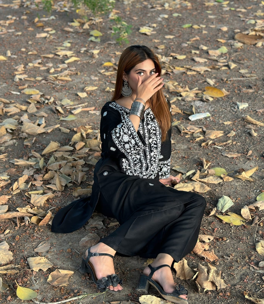 HINA – Embroidered Elegance 2-piece stitched set