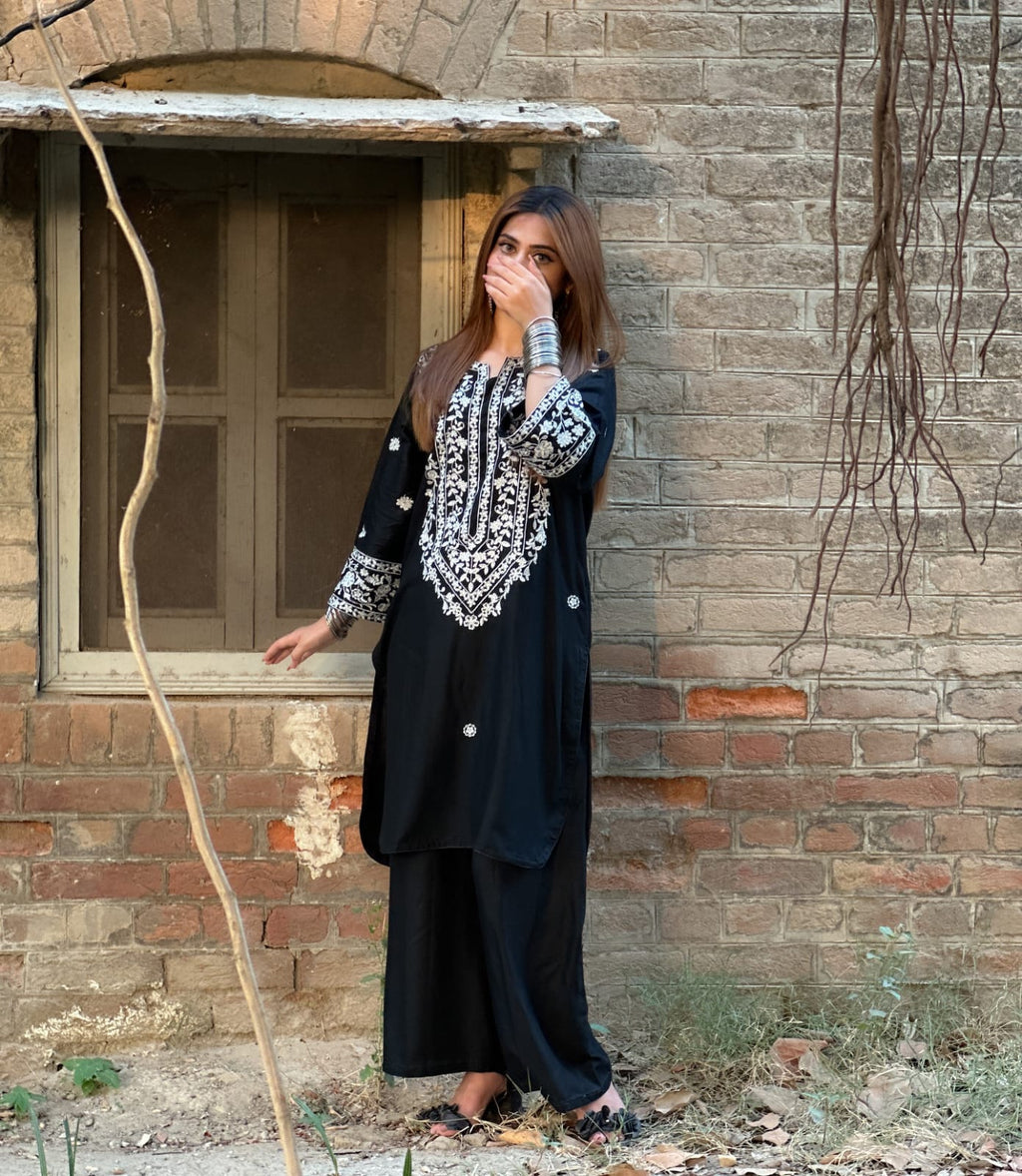 HINA – Embroidered Elegance 2-piece stitched set