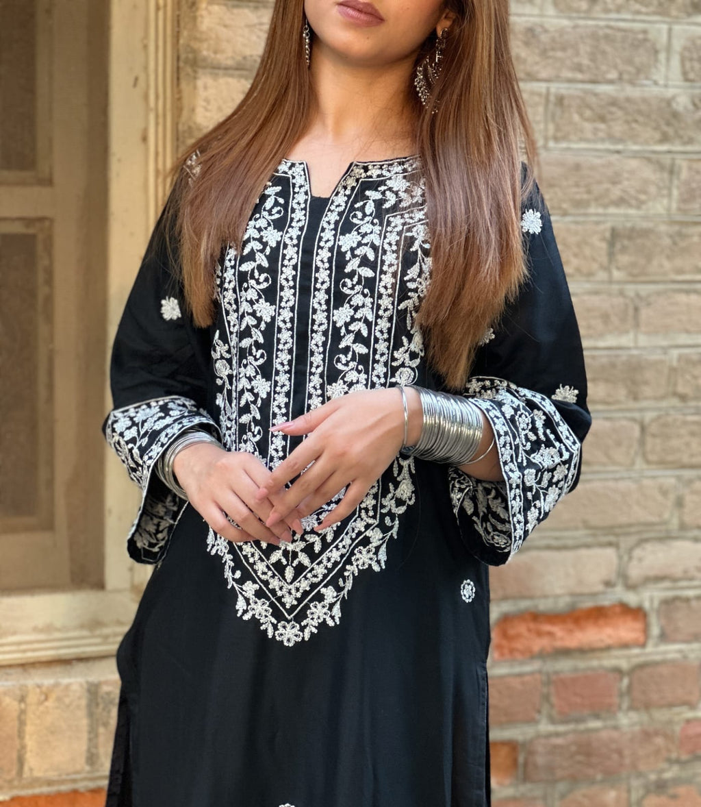 HINA – Embroidered Elegance 2-piece stitched set