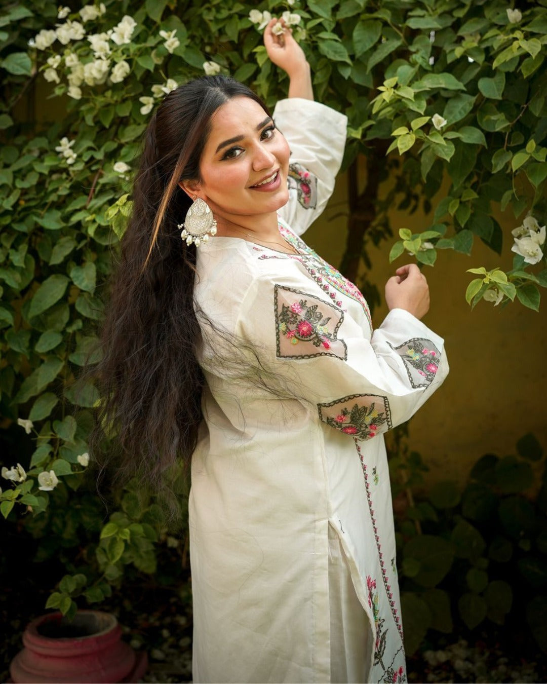 White Dove – Multi Embroidered Lawn 2-Piece Set