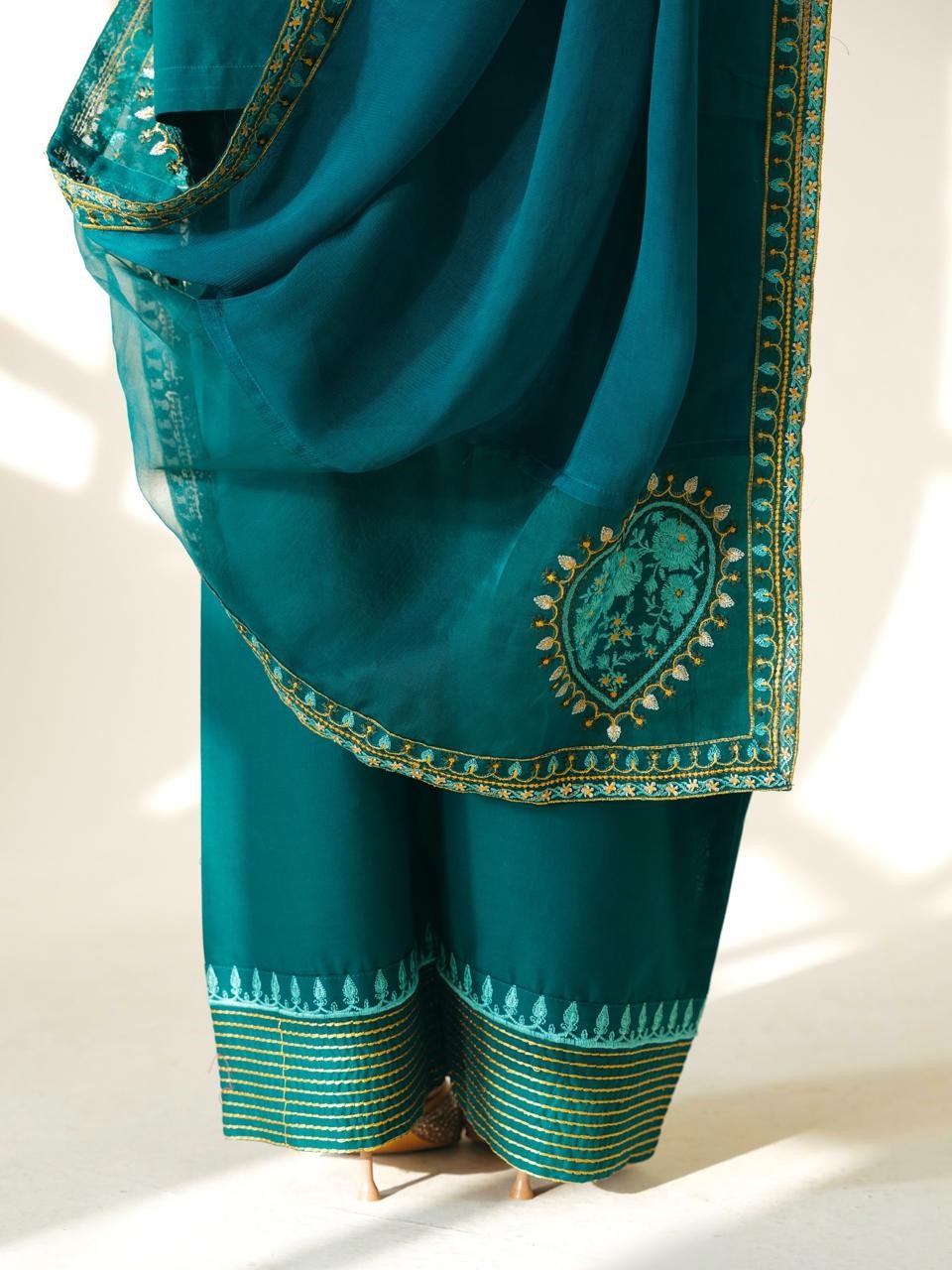 Aima – Luxury Embroidered Lawn 3-Piece Suit (Stitched)